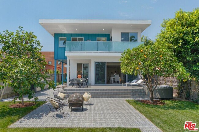 Photo - 611 Flower Ave