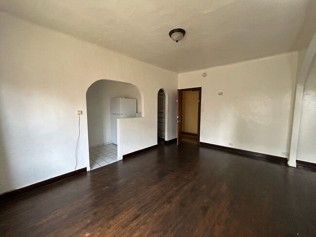 Building Photo - 1102 S Mariposa Ave Unit 108