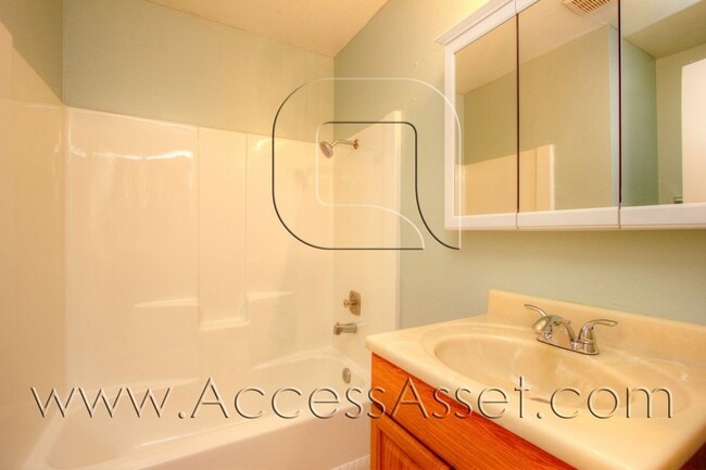 Photo - 33150 Esther St Unit 1