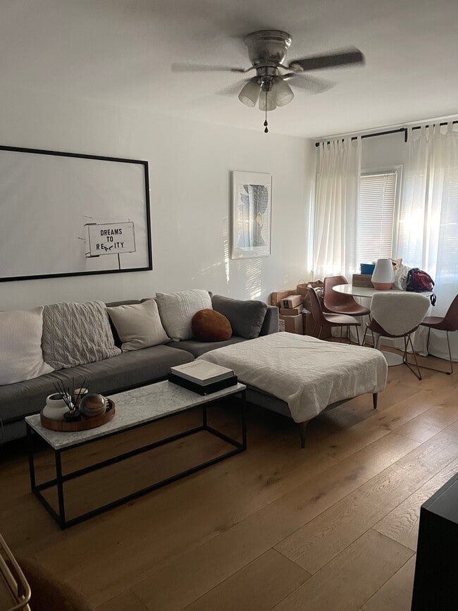 lounge - 2202 Penmar Ave Apartments Unit 2202