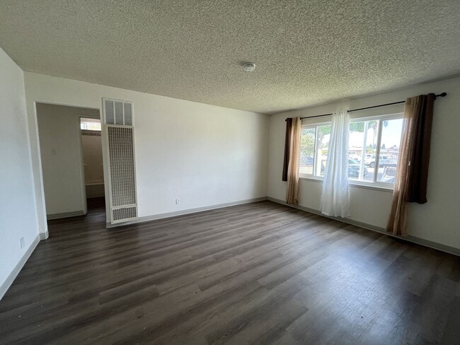 Photo - 12728 Linnell Ave