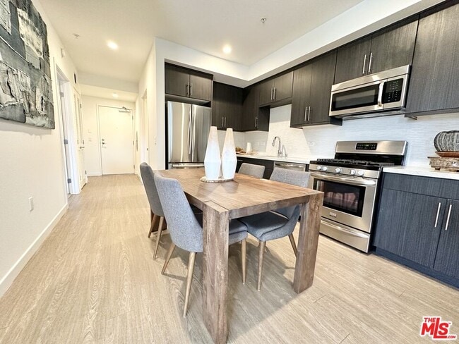 Photo - 11405 Chandler Blvd Unit 403