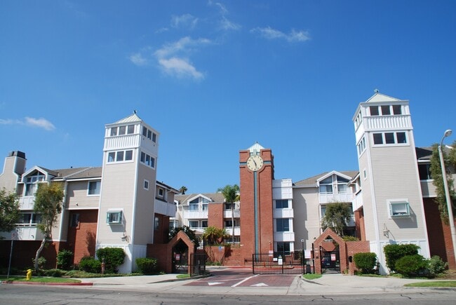 Building Photo - Casa Marina Townhouse 2 Bedrooms, 2.5 Bathrooms