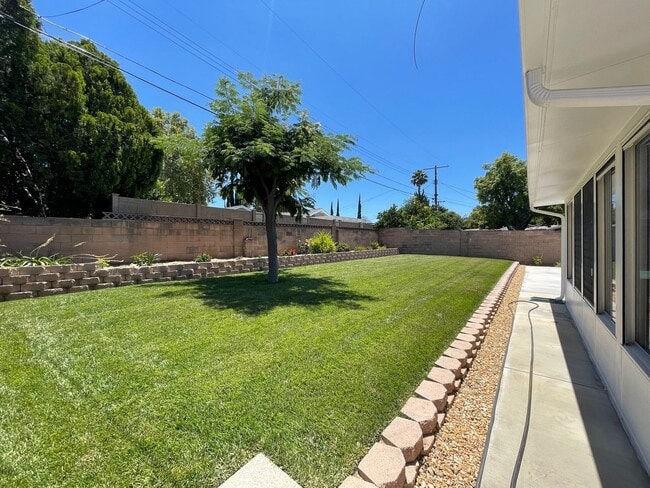 Building Photo - Stunning 4+2 West Hills Home Completely Redone!