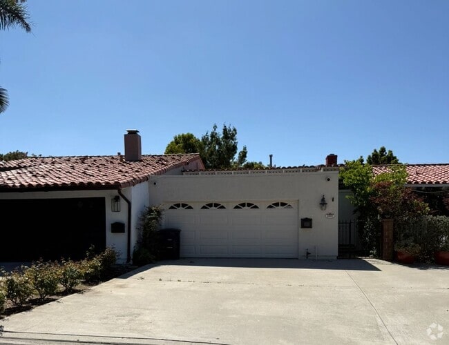 Building Photo - Gorgeous 3bd/2.5 bath in East Bluff! Rental