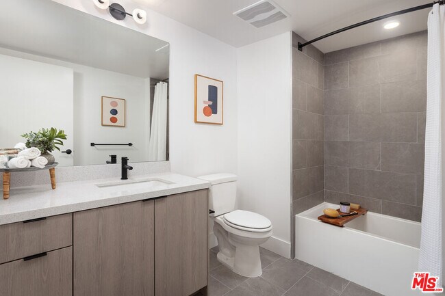 Photo - 7617 Santa Monica Blvd Unit 218