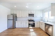 2BR, 2BA - 970SF - Kitchen - 1625 Laurel