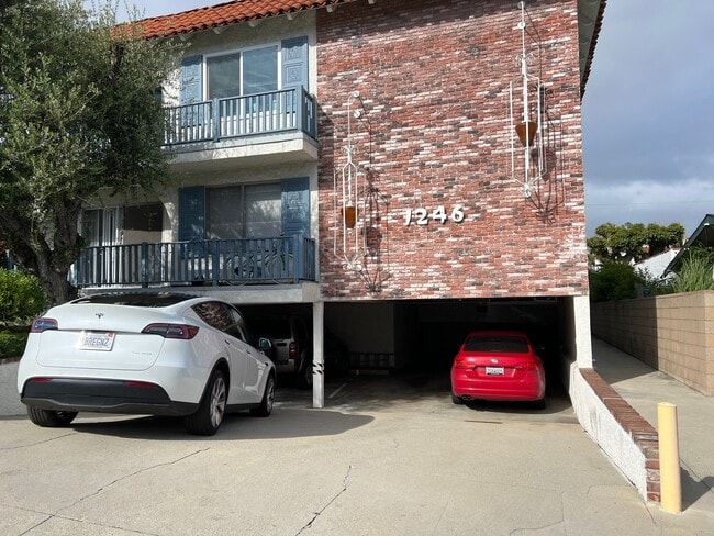 Photo - 1246 Brockton Ave