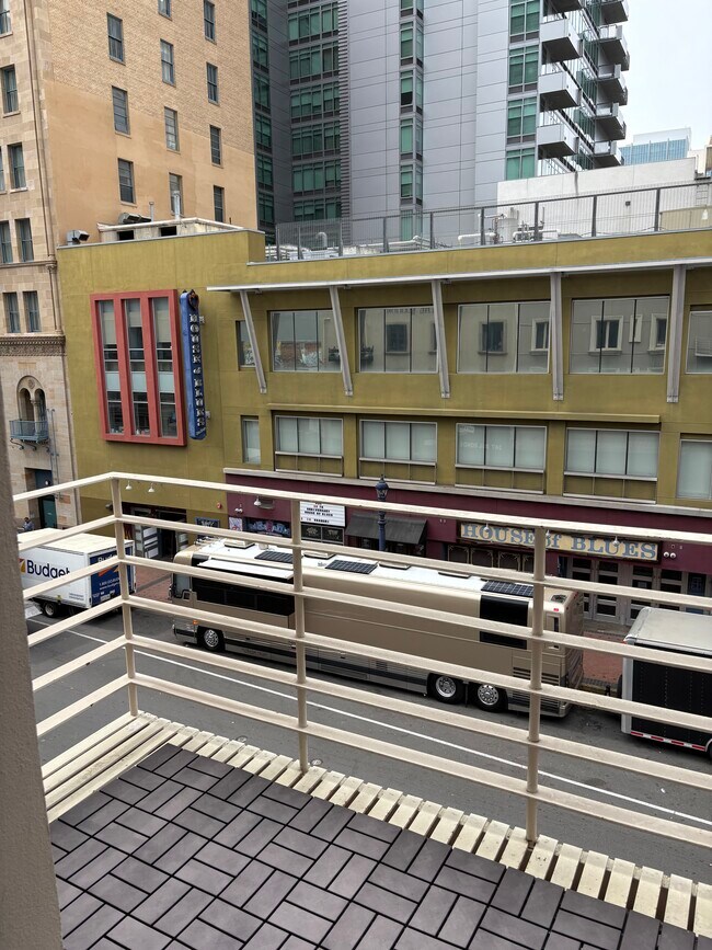 Photo - 1055 6th Ave