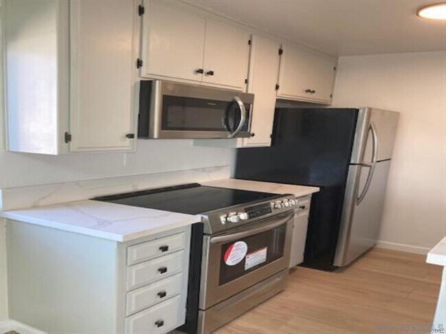 Photo - 811 W Nutmeg St Unit 302