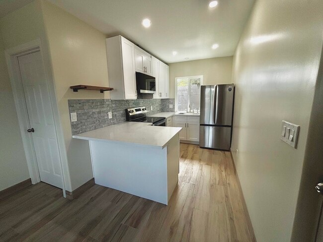 Building Photo - 2732 Oceanside Blvd Unit Private ADU