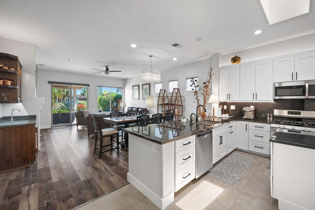 Photo - 105 N Kavenish Dr