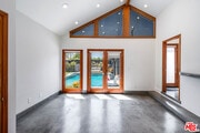 Photo - 445 Westmount Dr
