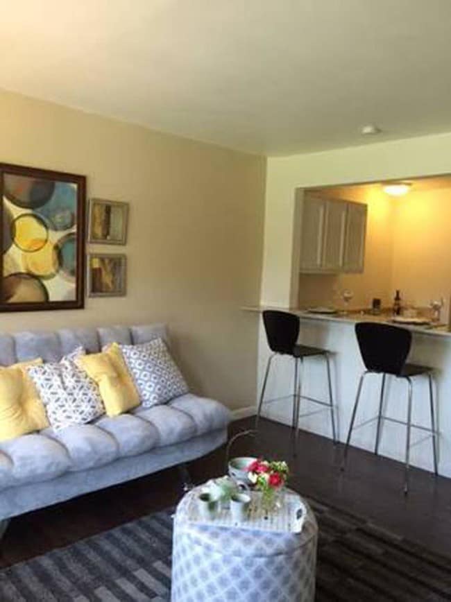 Photo - Ambassador Inn Apartments