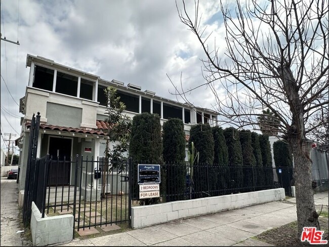 Photo - 1162 N St Andrews Pl Condo