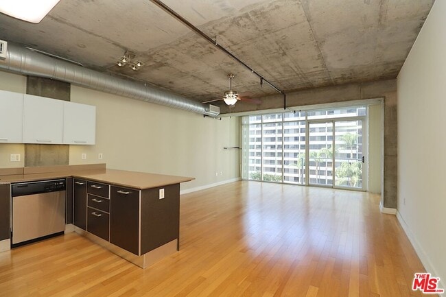 Photo - 645 W 9th St Unit 538