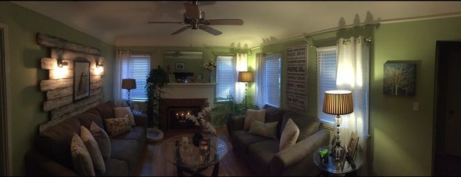 Living room - 10926 Hartsook St