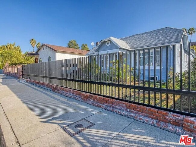 Building Photo - 918 N Vista St
