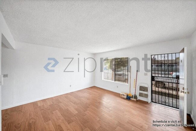 Photo - 2458 Normandie Ave