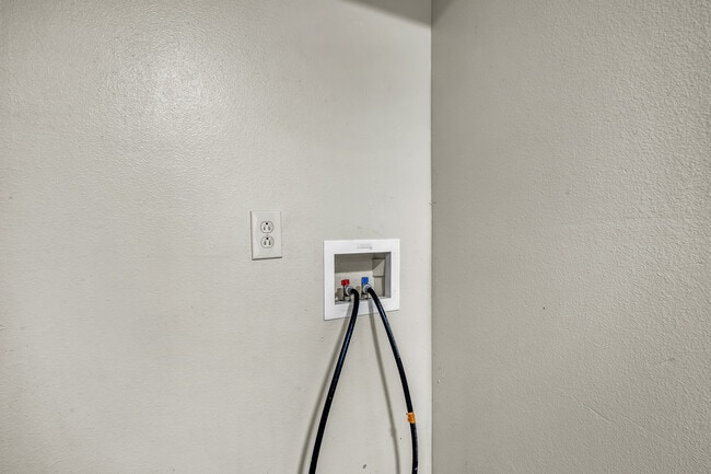 Photo - 5243 Huntington Dr N