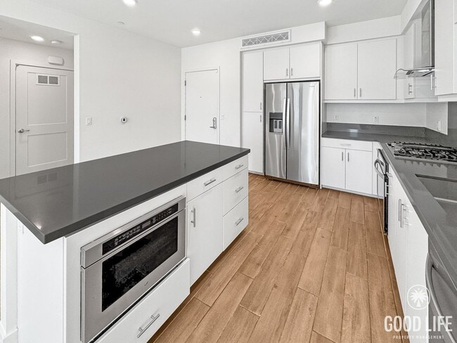 Building Photo - Stunning 2Bd/2Ba Condo in Heart of Irvine! **$500 Off First Months Rent!**