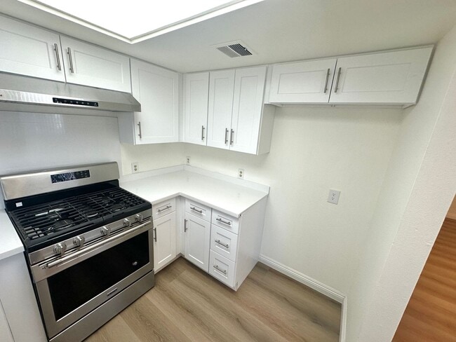 Photo - HUGGGEE UNIT. CENTRAL A/C, 2bd/1.5baths with parking. This unit is SUMMER READY! Unit 2