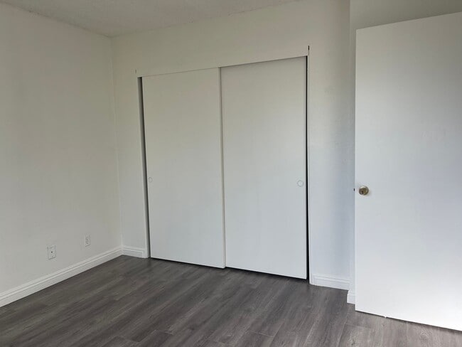 Photo - Pro Service Realty - R20801-20801 Unit B