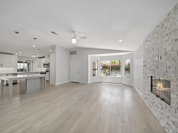 Photo - 54140 Avenida Mendoza