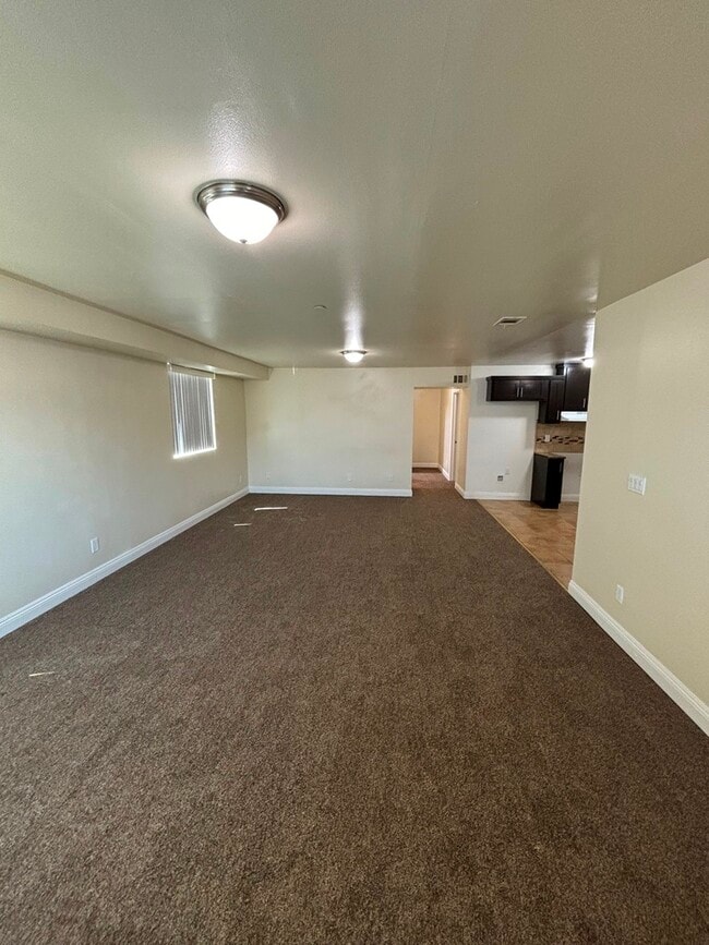 Photo - 739 E 79th St