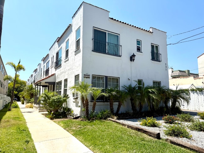 Building Photo - 131 Olive St