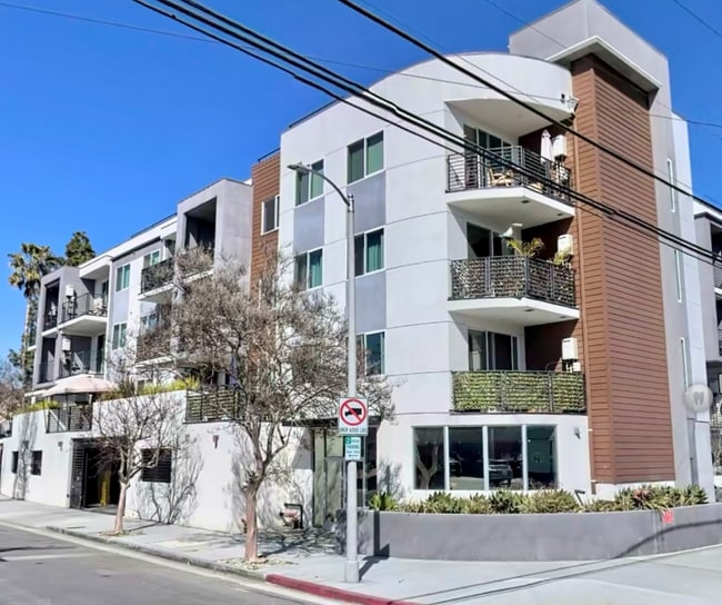 Building Photo - 12147 Magnolia Blvd Unit 307 Rental