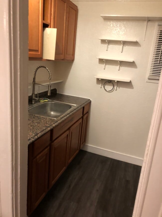 Photo - 316 W 4th St