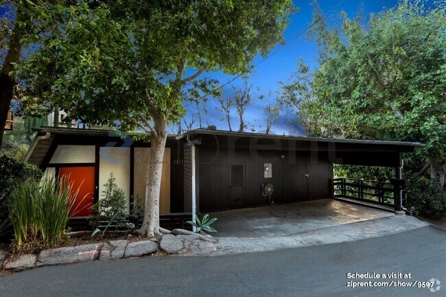 Building Photo - 7912 Willow Glen Rd Rental