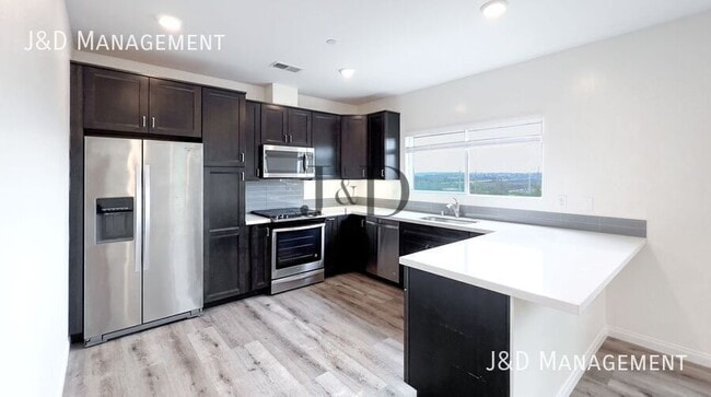 Building Photo - 1134-1148 FRESNO STREET-4/3 Unit 4/3