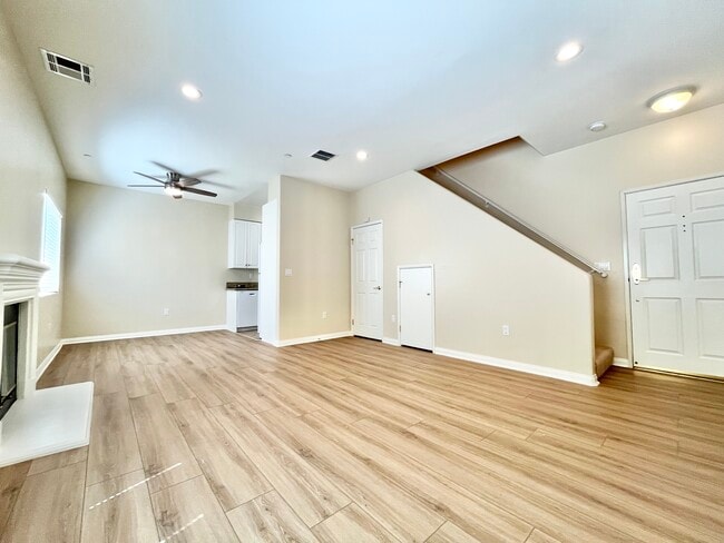 Building Photo - 22651 Del Valle St Unit 6 Rental