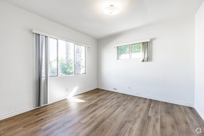 2BR, 1BA - 830SF - Bedroom - 3643 Monon St