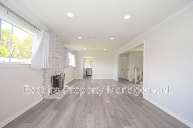 Photo - 2675 Munson St