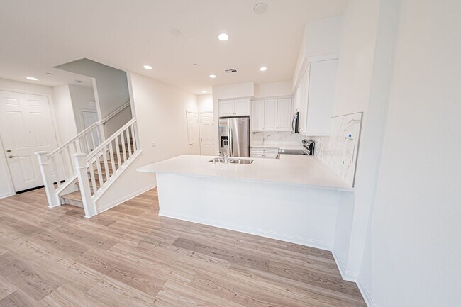 Photo - 10733 Graphite St