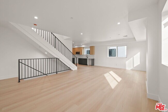 Photo - 913 N Hobart Blvd Unit 3/4