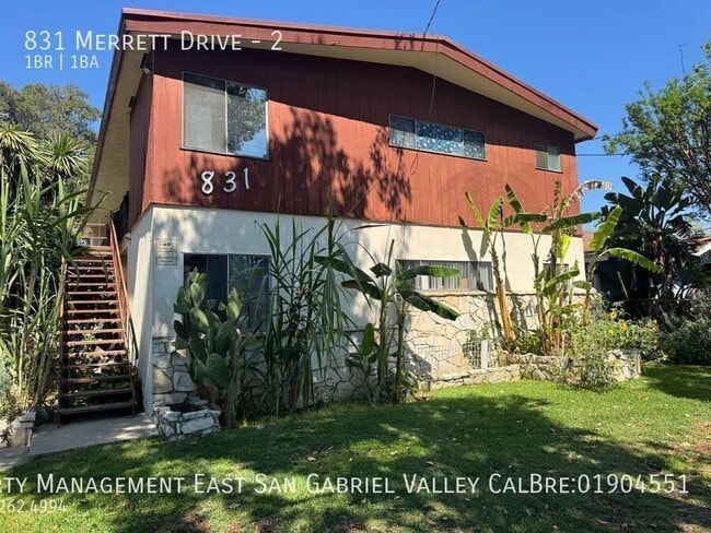 Photo - 831 Merrett Dr Unit 2