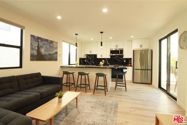 Photo - 918 N San Vicente Blvd