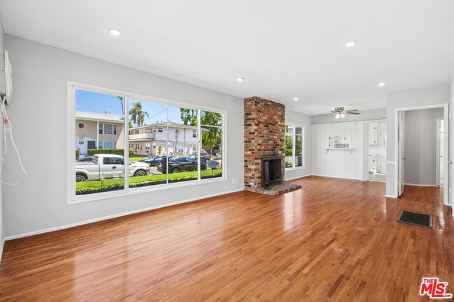 Building Photo - 5307 Vantage Ave Unit 1