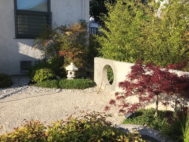 Building Photo - 1347 W 23rd St Unit #2