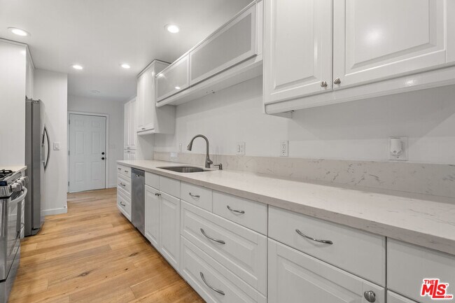 Photo - 22 28th Ave