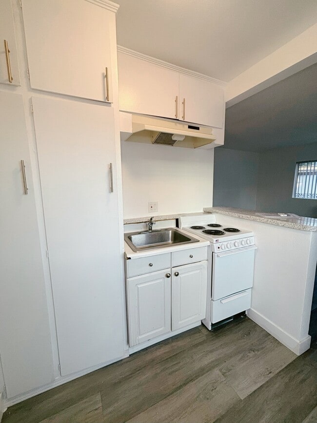 Building Photo - 6512 Pickering Ave