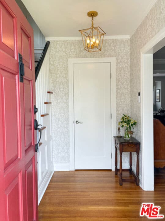 Building Photo - 934 S Dunsmuir Ave