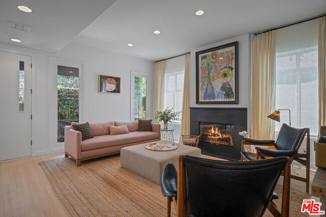 Photo - 835 Superba Ave