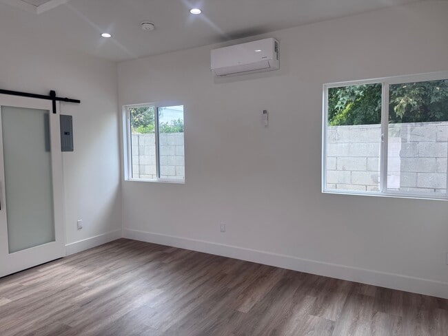 Mini split - 2320 N Naomi St Unit 101