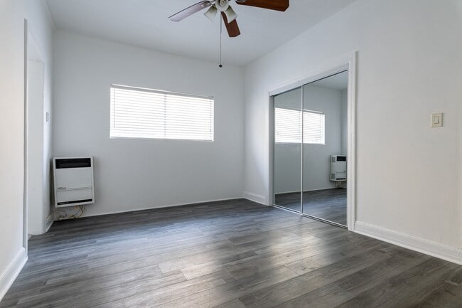 Building Photo - Charming and Affordable Studios Unit 979-201