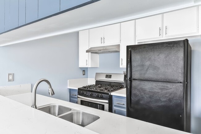 Photo - 533 E 11th St Unit 14